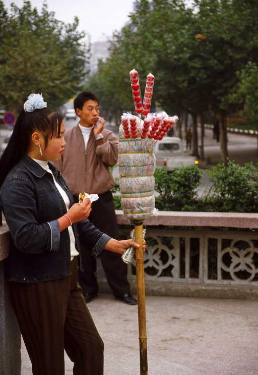 Marchande d'azeroles à Guiyang